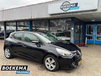 Vaurioauto  passenger cars Renault Clio 0.9 TCe Expression Navigatie Airco Cruise 2012/12