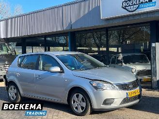 Schadeauto Kia Cee d cee'd 1.4 CVVT X-tra Airco 5-Deurs 2011/6