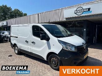 skadebil bedrijf Renault Trafic 1.6 dCi T27 Générique Airco Schuifdeur Trekhaak 2017/6