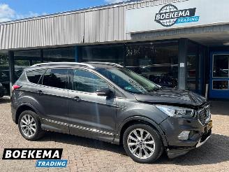 Schadeauto Ford Kuga 1.5 EcoBoost Vignale 180PK Stoel- en stuur verwarming Memory Navi 2018/1