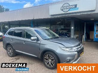 skadebil auto Mitsubishi Outlander 2.0 Instyle Automaat Open Dak Navi Stoelverwarming 2016/1