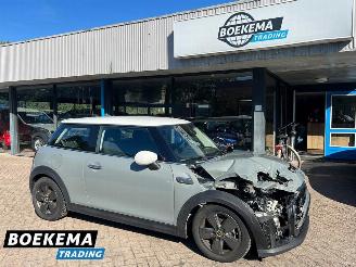 Schadeauto Mini Cooper S 33 kWh HUD Navi Stoelverwarming Clima Cruise 2022/11