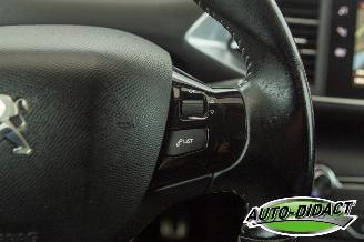 Peugeot 308 1.6 BlueHDi Clima Navi Camera Feline picture 14