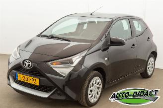 krockskadad bil auto Toyota Aygo 1.0 VVT-i x-play 54.512 km Airco Camera 2021/7