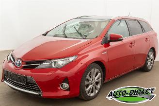 Auto incidentate Toyota Auris Touring Sports 1.8 Hybrid Automaat Pano Camera Navi 2015/8