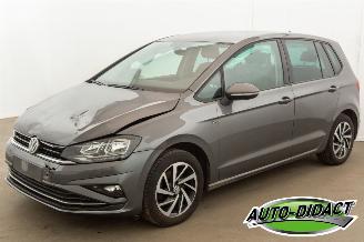 Schadeauto Volkswagen Golf Sportsvan 1.5 TSI Navi Camera Clima 2019/2