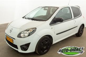 krockskadad bil auto Renault Twingo 1.2-16V Airco Collection 2011/10