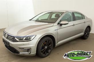 Schadeauto Volkswagen Passat 1.4 TSI GTE Automaat Navi Clima 2015/12