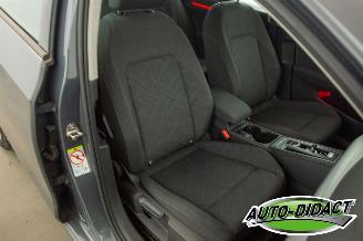 Volkswagen Golf 1.0 eTSI Automaat Digi Dash Navi Life picture 19