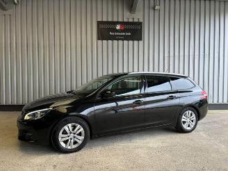 okazja samochody osobowe Peugeot 308 SW PureTech 1.2 Panorama / Navi / LED 2019/6