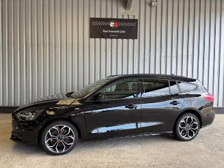damaged passenger cars Ford Focus Turnier ST-Line Autom / LED 2019/10