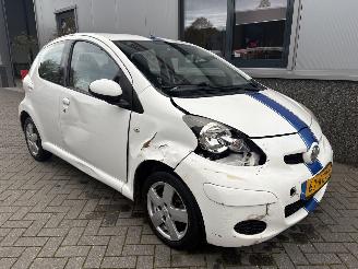 skadebil auto Toyota Aygo 1.0 12V Xcite White 2009/11
