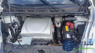 Nissan Leaf Leaf (ZE0), Hatchback, 2010 / 2017 Leaf picture 14