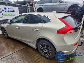 Volvo V-40 V40 (MV), Hatchback 5-drs, 2012 / 2019 1.5 T2 16V Geartronic picture 4