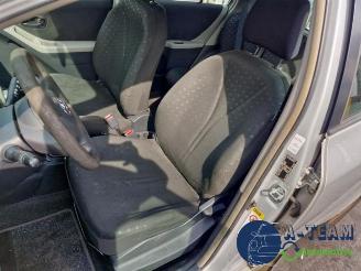 Toyota Yaris Yaris II (P9), Hatchback, 2005 / 2014 1.3 16V VVT-i picture 18