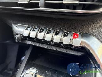 Peugeot 5008 5008 II (M4/MC/MJ/MR), MPV, 2016 / 2024 1.2 12V e-THP PureTech 130 picture 14