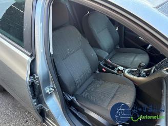 Opel Astra Astra J (PC6/PD6/PE6/PF6), Hatchback 5-drs, 2009 / 2015 1.4 Turbo 16V picture 15