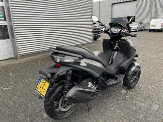 Piaggio MP3 300 Yourban Autorijbewijs picture 2