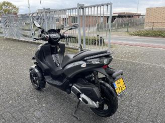 Piaggio MP3 300 Yourban Autorijbewijs picture 4