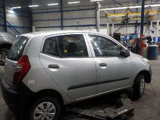 Hyundai I-10 i10 (F5) Hatchback 1.1i 12V (G4HG5) [51kW]  (04-2011/12-2013) picture 3