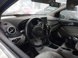 Mercedes B-klasse B (W246) Hatchback 1.6 B-180 BlueEFFICIENCY Turbo 16V (M270.910) [90kW=
]  (11-2011/12-2018) picture 5