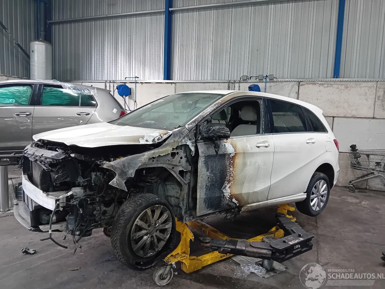 Mercedes B-klasse B (W246) Hatchback 1.6 B-180 BlueEFFICIENCY Turbo 16V (M270.910) [90kW=
]  (11-2011/12-2018)