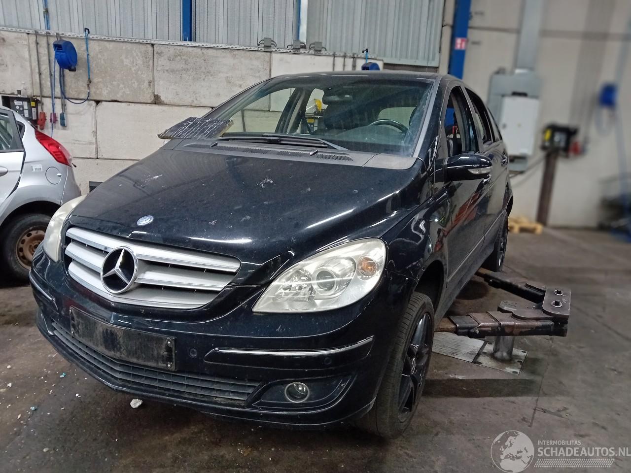 Mercedes B-klasse B (W245) Hatchback 1.7 B-170 16V (M266.940) [85kW]  (03-2005/11-2011)