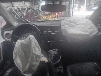 Toyota Auris Auris (E18) Hatchback 5-drs 1.8 16V Hybrid (2ZRFXE) [100kW]  (10-2012/=
03-2019) picture 5