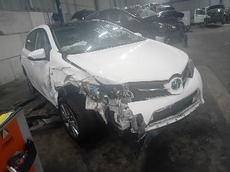 Toyota Auris Auris (E18) Hatchback 5-drs 1.8 16V Hybrid (2ZRFXE) [100kW]  (10-2012/=
03-2019) picture 2