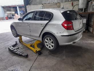 BMW 1-serie 1 serie (E87/87N) Hatchback 5-drs 116d 16V (N47-D20A) [85kW]  (03-2009=
/06-2011) picture 4