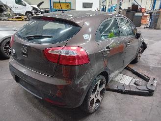 Kia Rio Rio III (UB) Hatchback 1.4 CVVT 16V (G4FA) [80kW]  (09-2011/12-2017) picture 3