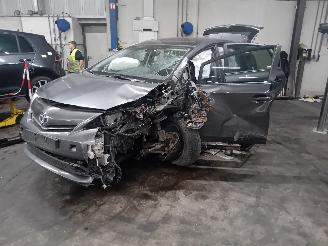 Uttjänta bilar auto Toyota Prius Prius Plus (ZVW4) MPV 1.8 Hybrid 16V (2ZRFXE) [100kW]  (05-2011/...) 2013/0