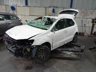 rozbiórka samochody osobowe Volkswagen Polo Polo V (6R) Hatchback 1.4 GTI 16V (CAVE(Euro 5)) [132kW]  (05-2010/05-=
2014) 2011