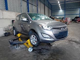 Hyundai I-20 i20 Hatchback 1.2i 16V (G4LA) [63kW]  (03-2012/12-2015) picture 2