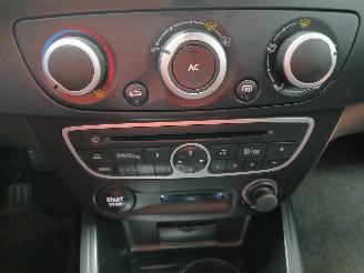 Renault Mégane Megane III Grandtour (KZ) Combi 5-drs 1.4 16V TCe 130 (H4J-700(H4J-A7)=
) [96kW]  (05-2009/02-2016) picture 16