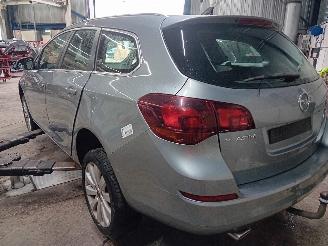 Opel Astra Astra J Sports Tourer (PD8/PE8/PF8) Combi 1.4 Turbo 16V (A14NET(Euro 5=
)) [103kW]  (10-2010/10-2015) picture 4