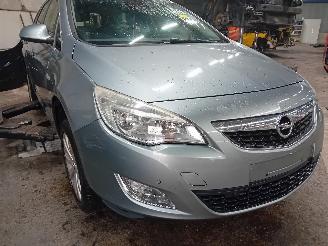 Opel Astra Astra J Sports Tourer (PD8/PE8/PF8) Combi 1.4 Turbo 16V (A14NET(Euro 5=
)) [103kW]  (10-2010/10-2015) picture 2