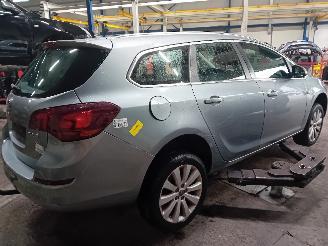 Opel Astra Astra J Sports Tourer (PD8/PE8/PF8) Combi 1.4 Turbo 16V (A14NET(Euro 5=
)) [103kW]  (10-2010/10-2015) picture 3