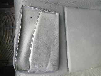 Renault Mégane Megane III Grandtour (KZ) Combi 5-drs 1.5 dCi 90 (K9K-834(K9K-H8)) [66=
kW]  (05-2009/04-2016) picture 23