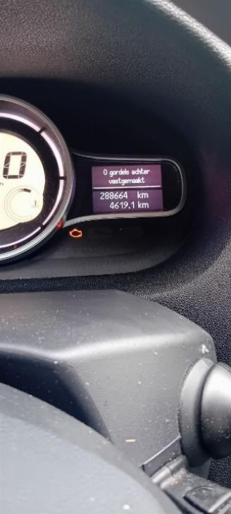 Renault Mégane Megane III Grandtour (KZ) Combi 5-drs 1.5 dCi 90 (K9K-834(K9K-H8)) [66=
kW]  (05-2009/04-2016) picture 2