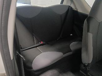 Peugeot 107 107 Hatchback 1.0 12V (384F(1KR)) [50kW]  (06-2005/05-2014) picture 9