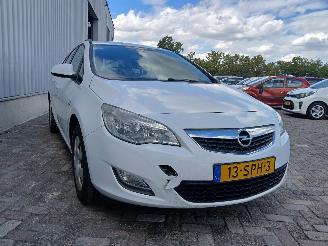 Opel Astra Astra J Sports Tourer (PD8/PE8/PF8) Combi 1.7 CDTi 16V (A17DTR(Euro 5)=
) [81kW]  (10-2010/10-2015) picture 6