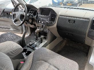 Mitsubishi Pajero Pajero Canvas Top (V6/7) Terreinwagen 3.2 DI-D 16V (4M41) [118kW]  (10=
-2001/12-2006) picture 9