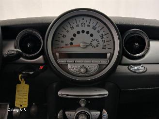 Mini Mini Mini (R56) Hatchback 1.6 16V Cooper (N12-B16A) [88kW]  (10-2006/02-201=
2) picture 19