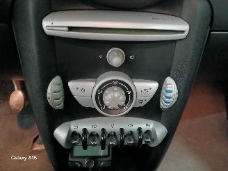 Mini Mini Mini (R56) Hatchback 1.6 16V Cooper (N12-B16A) [88kW]  (10-2006/02-201=
2) picture 18