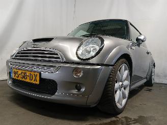 krockskadad bil auto Mini Mini Mini Cooper S (R53) Hatchback 1.6 16V (W11-B16A) [120kW]  (03-2002/09-=
2006) 2003/5