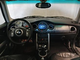 Mini Mini Mini Cooper S (R53) Hatchback 1.6 16V (W11-B16A) [120kW]  (03-2002/09-=
2006) picture 11