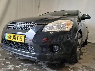 skadebil auto Kia Cee d Cee'd Sporty Wagon (EDF) Combi 1.4 16V (G4FA) [80kW]  (09-2007/12-2012=
) 2009/8