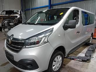Coche siniestrado Renault Trafic Trafic Passenger (1JL/2JL/3JL/4JL) Bus 2.0 dCi 16V 120 (M9R-710(M9R-V7=
)) [88kW]  (06-2019/...) 2019