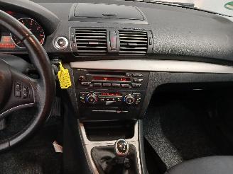 BMW 1-serie 1 serie (E81) Hatchback 3-drs 118i 16V (N43-B20A) [105kW]  (09-2006/12=
-2011) picture 17